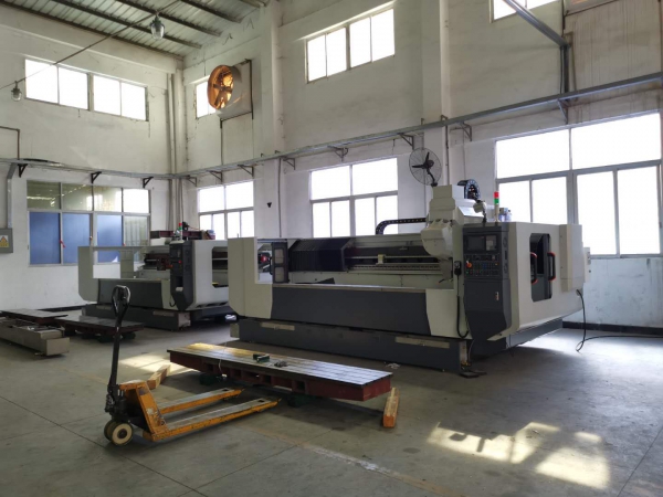 鋁型材加工設備研發(fā)專家，精工品質。30臺鋁型材設備對外加工