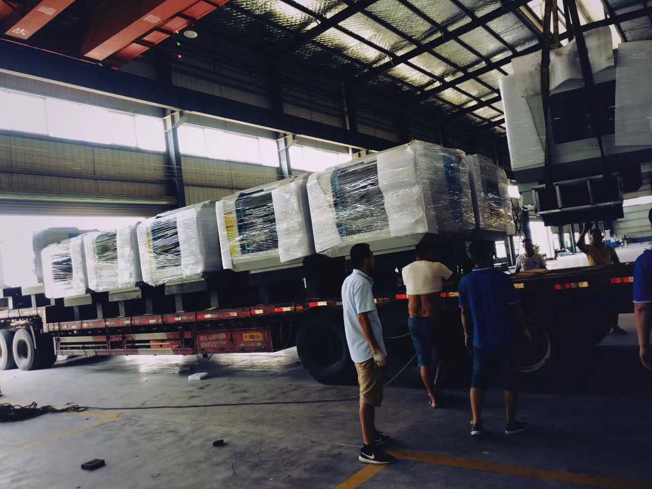 2018深雕數(shù)控迎來第二批玻璃精雕機，雙頭精雕機緊張出貨，得到客戶的高度認可。