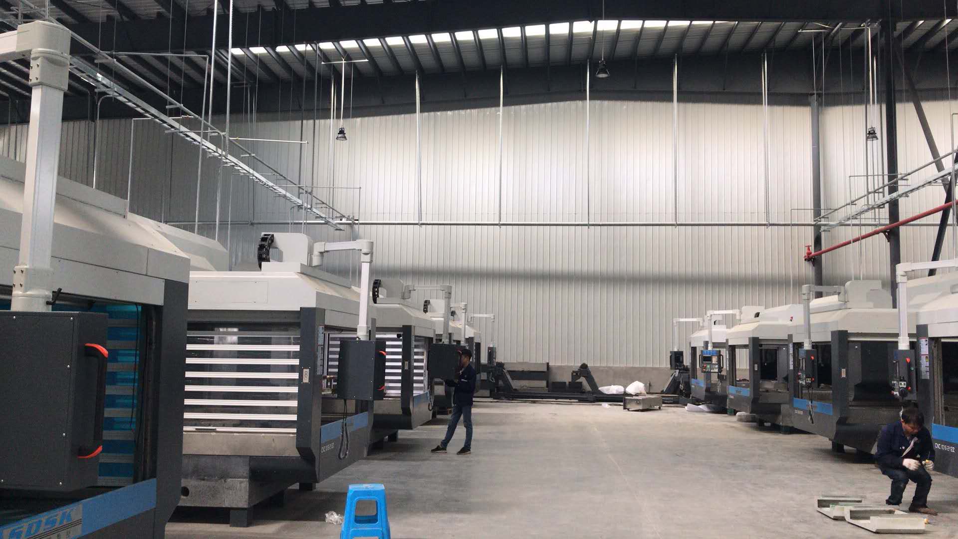 10月出貨50臺精雕機，背后的勤勞付出值得贊揚。